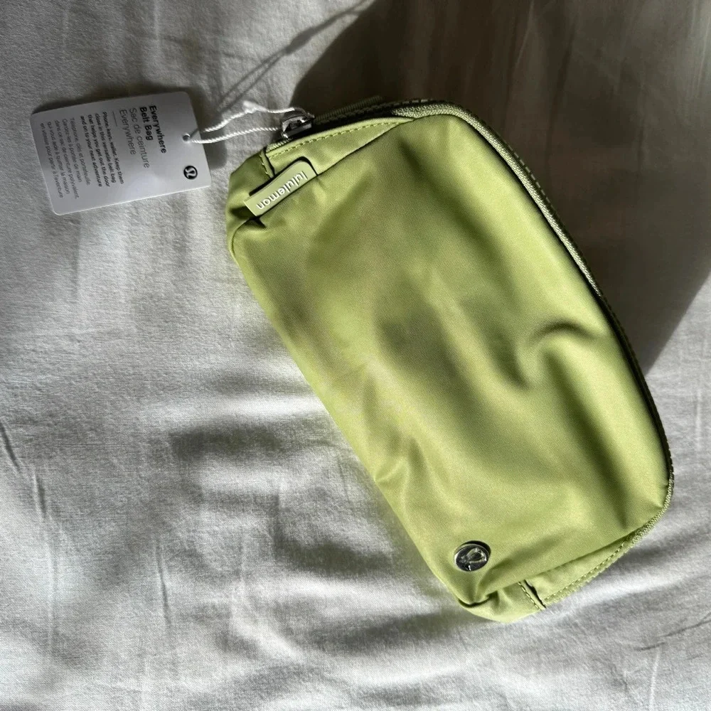 🆕💚 Lululemon Everywhere Belt Bag Edamame Green